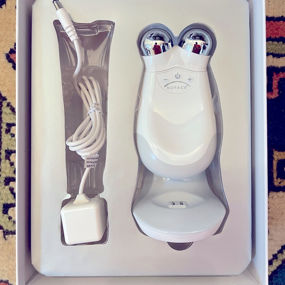Nuface trinity facial toning device